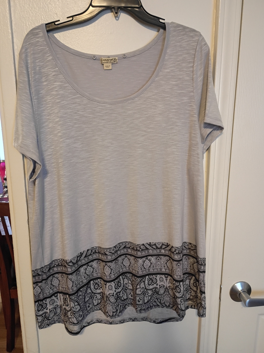 Energie Light Gray Short Sleeve Scoop Neck Top with Paisley Hem